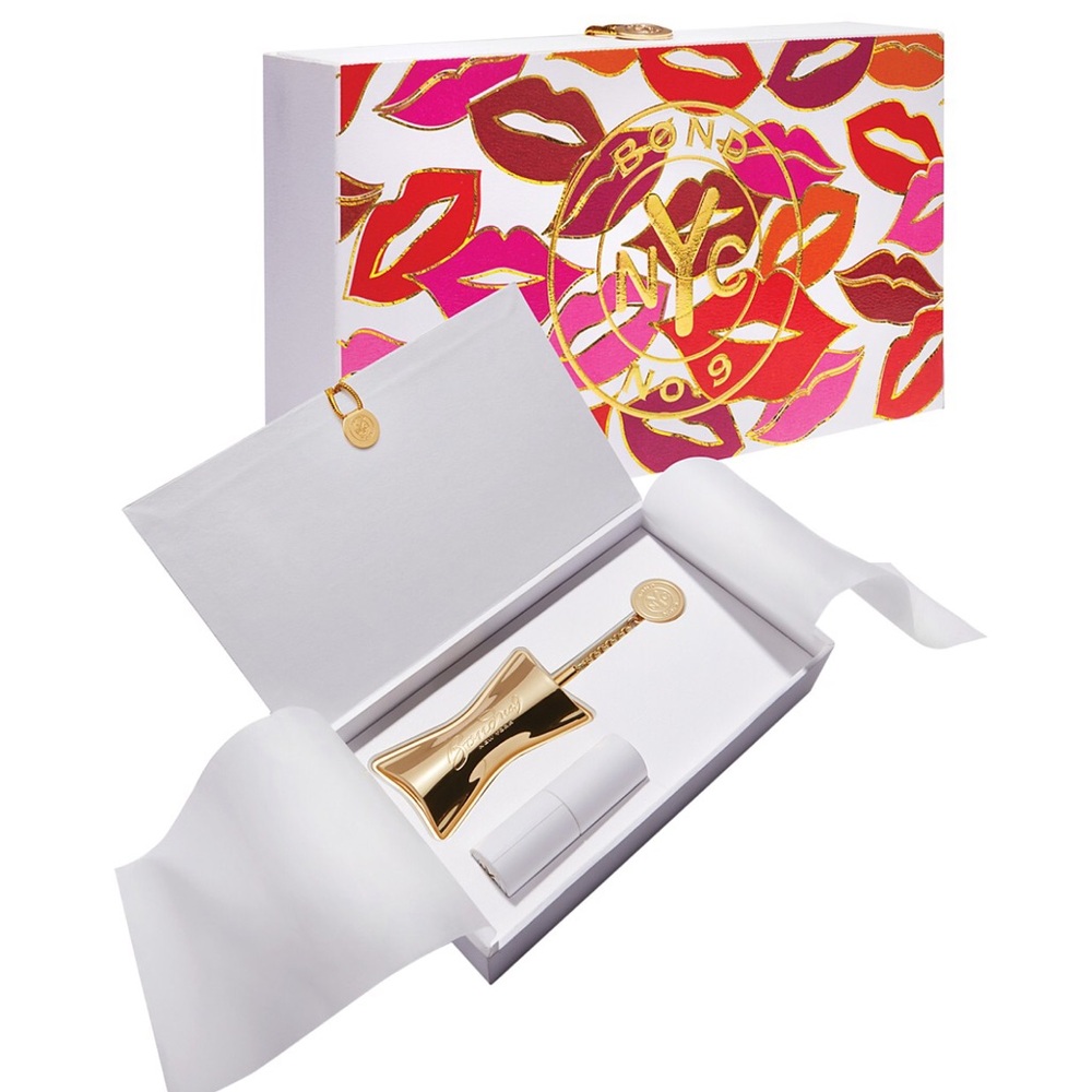 NIB Bond Refillable 2 piece lipstick set in “Park Avenue”